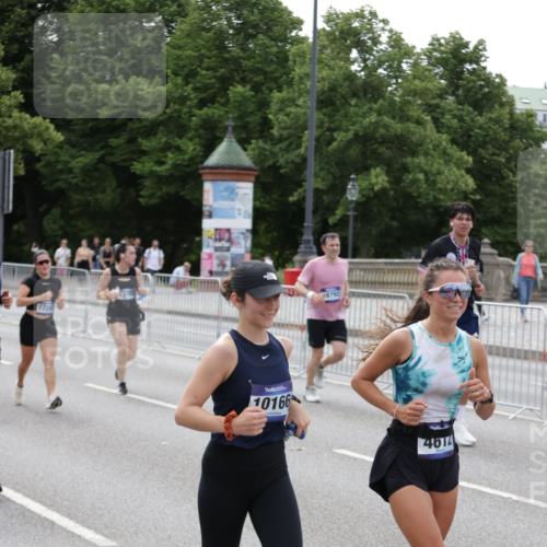 29.06.2025 - hella hamburg halbmarathon Jannik Wohlers http://msf.ph/oto/8331278 29.06.2025 10:40:17 Lombardsbrücke 1075, 1323, 2042, 2173, 2206, 2299, 2762, 2763, 3121, 3306, 3432, 3694, 4044, 4411, 4612, 4906, 4972, 5059, 5702, 6163, 6229, 6278, 6280, 6289, 7293, 7956, 8053, 8054, 8378, 8391, 8739, 9000, 9437, 9946, 10166, 10920, 10940, 11513, 11514, 11686, 12191, 12610, 12692, 12699, 13145, 13773, 15154, 15905, 15933, 16028, 16085, 16449, 16450, 16955, 17267, 17959, 18353, 18490, 18946, 19087, 19168 meine-sportfotos.de