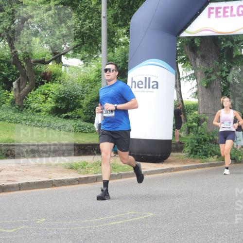 29.06.2025 - hella hamburg halbmarathon KatJ http://msf.ph/oto/8331294 29.06.2025 10:47:12 Zwischen KM18-KM19 5272, 8749 meine-sportfotos.de