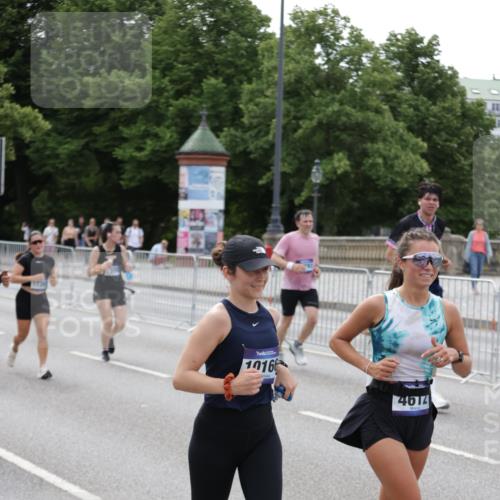 29.06.2025 - hella hamburg halbmarathon Jannik Wohlers http://msf.ph/oto/8331311 29.06.2025 10:40:17 Lombardsbrücke 1075, 1323, 2042, 2173, 2206, 2299, 2762, 2763, 3121, 3306, 3432, 3694, 4044, 4411, 4612, 4906, 4972, 5059, 5702, 6163, 6229, 6278, 6280, 6289, 7293, 7956, 8053, 8054, 8378, 8391, 8739, 9000, 9437, 9946, 10166, 10920, 10940, 11513, 11514, 11686, 12191, 12610, 12692, 12699, 13145, 13773, 15154, 15905, 15933, 16028, 16085, 16449, 16450, 16955, 17267, 17959, 18353, 18490, 18946, 19087, 19168 meine-sportfotos.de
