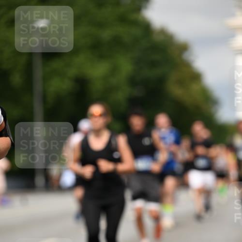 29.06.2025 - hella hamburg halbmarathon Dr. Thomas Lammeyer http://msf.ph/oto/8331317 29.06.2025 10:17:42 Kennedybrücke 1194, 1747, 1939, 2055, 2359, 2721, 2891, 2904, 2987, 4001, 4032, 4795, 4962, 5232, 5631, 5719, 6207, 7460, 7462, 7913, 8673, 9612, 9631, 9886, 10442, 10443 meine-sportfotos.de
