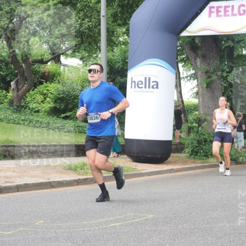 29.06.2025 - hella hamburg halbmarathon KatJ http://msf.ph/oto/8331323 29.06.2025 10:47:12 Zwischen KM18-KM19 5272, 8749 meine-sportfotos.de