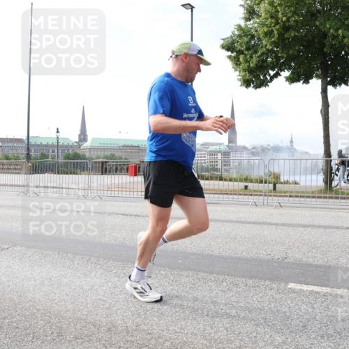29.06.2025 - hella hamburg halbmarathon Lena Gebhardt http://msf.ph/oto/8331337 29.06.2025 10:13:08 Lombardsbrücke 46, 1007, 1020, 1051, 1747, 1851, 1859, 1939, 2531, 2891, 2942, 2961, 3218, 3360, 3728, 3729, 4187, 4532, 6207, 6489, 7346, 7873, 7907, 8398, 8405, 8913, 8917, 9141, 9527, 10067, 10402, 11025, 11720, 12492, 14404, 14869, 15012, 15531, 15922, 16030, 16255, 16323, 16437, 16826, 16911, 17061, 17474, 17699, 17988, 17994, 18048, 18320, 18530, 18732 meine-sportfotos.de