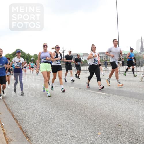 29.06.2025 - hella hamburg halbmarathon Lena Gebhardt http://msf.ph/oto/8331366 29.06.2025 10:47:31 Lombardsbrücke 7631, 7630, 418, 4184, 1523, 145, 1045, 1185, 1246, 1434, 1463, 1523, 1593, 1607, 1639, 1704, 1926, 1961, 2148, 2407, 2537, 2555, 2704, 2790, 2882, 2994, 3339, 4037, 4184, 4239, 4325, 4423, 4483, 4806, 4895, 4974, 4975, 5621, 5622, 5895, 6255, 6256, 6879, 6995, 7073, 7403, 7430, 7431, 7630, 7631, 7970, 8105, 8131, 8270, 8550, 8706, 8915, 8953, 8967, 9018, 9687, 10658, 10991, 11351, 11458, 11730, 11738, 11802, 11909, 12431 meine-sportfotos.de