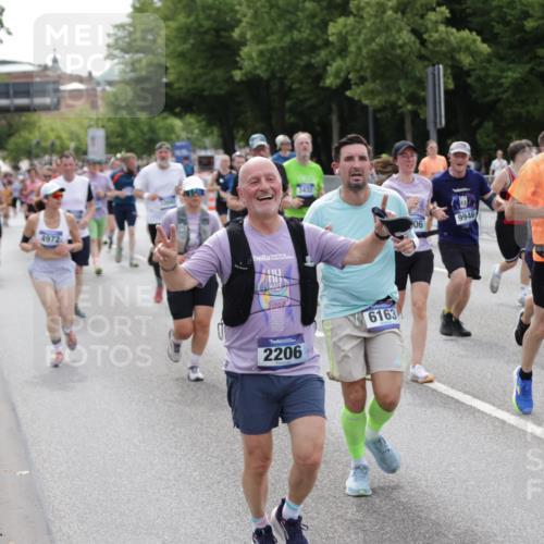 29.06.2025 - hella hamburg halbmarathon Jannik Wohlers http://msf.ph/oto/8331386 29.06.2025 10:40:18 Lombardsbrücke 1075, 1323, 2042, 2173, 2206, 2299, 2762, 2763, 3121, 3306, 3432, 3694, 4044, 4411, 4612, 4906, 4972, 5059, 5753, 6163, 6278, 6280, 6289, 7293, 7956, 8053, 8054, 8378, 8429, 8430, 8739, 9000, 9437, 9946, 10166, 10920, 10940, 11513, 11514, 11686, 12191, 12610, 12692, 12699, 13145, 13773, 15154, 15905, 15933, 16028, 16085, 16449, 16450, 16955, 17267, 17959, 18490, 18946, 19087, 19168 meine-sportfotos.de
