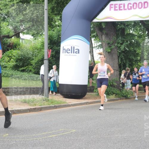 29.06.2025 - hella hamburg halbmarathon KatJ http://msf.ph/oto/8331409 29.06.2025 10:47:12 Zwischen KM18-KM19 5272, 8749 meine-sportfotos.de