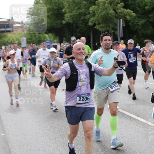 29.06.2025 - hella hamburg halbmarathon Jannik Wohlers http://msf.ph/oto/8331472 29.06.2025 10:40:18 Lombardsbrücke 1075, 1323, 2042, 2173, 2206, 2299, 2762, 2763, 3121, 3306, 3432, 3694, 4044, 4411, 4612, 4906, 4972, 5059, 5753, 6163, 6278, 6280, 6289, 7293, 7956, 8053, 8054, 8378, 8429, 8430, 8739, 9000, 9437, 9946, 10166, 10920, 10940, 11513, 11514, 11686, 12191, 12610, 12692, 12699, 13145, 13773, 15154, 15905, 15933, 16028, 16085, 16449, 16450, 16955, 17267, 17959, 18490, 18946, 19087, 19168 meine-sportfotos.de