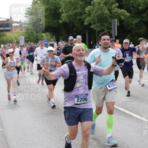 29.06.2025 - hella hamburg halbmarathon Jannik Wohlers http://msf.ph/oto/8331485 29.06.2025 10:40:18 Lombardsbrücke 1075, 1323, 2042, 2173, 2206, 2299, 2762, 2763, 3121, 3306, 3432, 3694, 4044, 4411, 4612, 4906, 4972, 5059, 5753, 6163, 6278, 6280, 6289, 7293, 7956, 8053, 8054, 8378, 8429, 8430, 8739, 9000, 9437, 9946, 10166, 10920, 10940, 11513, 11514, 11686, 12191, 12610, 12692, 12699, 13145, 13773, 15154, 15905, 15933, 16028, 16085, 16449, 16450, 16955, 17267, 17959, 18490, 18946, 19087, 19168 meine-sportfotos.de