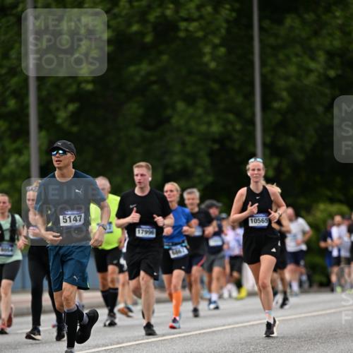 29.06.2025 - hella hamburg halbmarathon Dr. Thomas Lammeyer http://msf.ph/oto/8331518 29.06.2025 10:39:47 Kennedybrücke 2198, 2412, 2787, 3170, 3828, 3958, 4333, 4696, 4703, 4965, 5147, 6029, 6189, 6365, 6397, 6471, 6867, 8249, 8296, 8567, 9470, 9803, 9819, 10358, 10360, 10565, 10652, 11233, 11359 meine-sportfotos.de