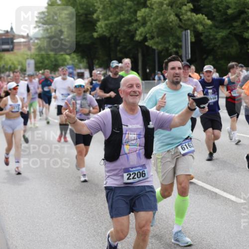 29.06.2025 - hella hamburg halbmarathon Jannik Wohlers http://msf.ph/oto/8331523 29.06.2025 10:40:18 Lombardsbrücke 1075, 1323, 2042, 2173, 2206, 2299, 2762, 2763, 3121, 3306, 3432, 3694, 4044, 4411, 4612, 4906, 4972, 5059, 5753, 6163, 6278, 6280, 6289, 7293, 7956, 8053, 8054, 8378, 8429, 8430, 8739, 9000, 9437, 9946, 10166, 10920, 10940, 11513, 11514, 11686, 12191, 12610, 12692, 12699, 13145, 13773, 15154, 15905, 15933, 16028, 16085, 16449, 16450, 16955, 17267, 17959, 18490, 18946, 19087, 19168 meine-sportfotos.de