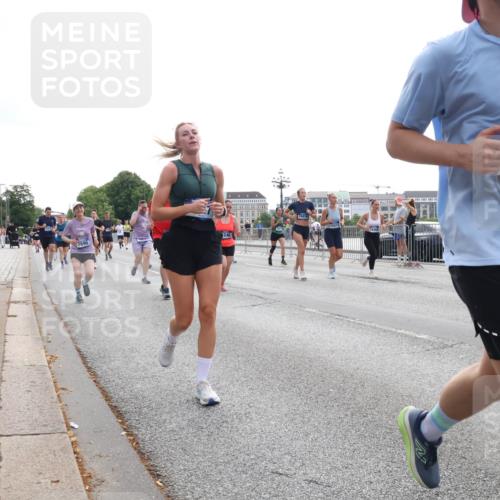 29.06.2025 - hella hamburg halbmarathon Lena Gebhardt http://msf.ph/oto/8331534 29.06.2025 10:37:56 Lombardsbrücke 15416, 1551, 2242, 513, 1196, 1394, 1475, 1578, 1799, 1901, 1966, 1985, 2199, 2640, 2786, 2853, 3230, 3242, 3246, 3633, 3716, 3880, 4414, 4921, 5139, 5186, 5300, 5522, 5713, 5875, 6199, 6243, 6362, 6697, 6821, 6955, 7118, 7124, 7165, 7244, 7321, 7350, 7552, 7629, 7696, 7914, 8985, 9247, 9288, 9895, 10159, 10506, 10836, 11087, 11543, 12123, 12254, 12472, 12824, 16680, 17798 meine-sportfotos.de
