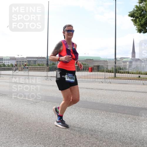 29.06.2025 - hella hamburg halbmarathon Lena Gebhardt http://msf.ph/oto/8331647 29.06.2025 10:13:10 Lombardsbrücke 18048, 17699, 1007, 1020, 1051, 1747, 1851, 1859, 1939, 2531, 2891, 2942, 2961, 3218, 3360, 3728, 3729, 4187, 4532, 6207, 6489, 7346, 7460, 7873, 7907, 8398, 8405, 8913, 8917, 9141, 9527, 10067, 10402, 11025, 11720, 12492, 14404, 14869, 15012, 15531, 15922, 16030, 16255, 16323, 16437, 16826, 16911, 17061, 17474, 17699, 17988, 17994, 18048, 18222, 18320, 18530, 18732 meine-sportfotos.de
