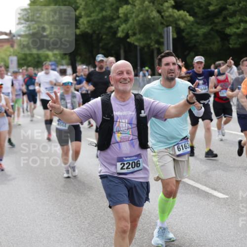 29.06.2025 - hella hamburg halbmarathon Jannik Wohlers http://msf.ph/oto/8331656 29.06.2025 10:40:19 Lombardsbrücke 1075, 1323, 2042, 2173, 2206, 2299, 2762, 2763, 2858, 3121, 3306, 3432, 3694, 4044, 4411, 4530, 4612, 4906, 4972, 5059, 5753, 6163, 6278, 6280, 6289, 7293, 7956, 8053, 8054, 8378, 8429, 8430, 8739, 9000, 9437, 9946, 10166, 10920, 10940, 11513, 11514, 11686, 12191, 12610, 12692, 12699, 13145, 13773, 15154, 15905, 15933, 16028, 16085, 16449, 16450, 17267, 17959, 18946, 19087, 19168 meine-sportfotos.de