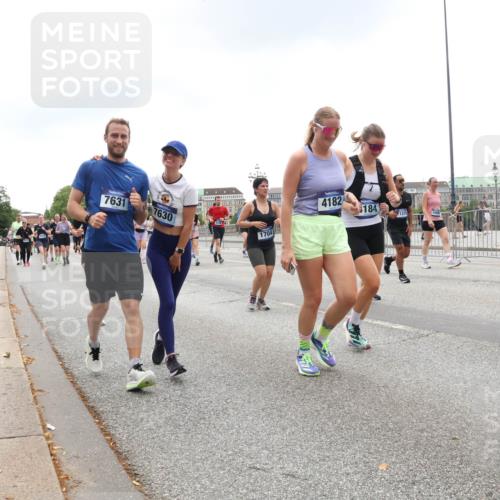 29.06.2025 - hella hamburg halbmarathon Lena Gebhardt http://msf.ph/oto/8331767 29.06.2025 10:47:32 Lombardsbrücke 7631, 7630, 4182, 184, 1276, 1704, 1523, 1045, 1185, 1246, 1434, 1463, 1523, 1607, 1618, 1639, 1704, 1926, 2148, 2407, 2491, 2537, 2555, 2704, 2790, 2882, 2994, 3339, 4037, 4184, 4239, 4325, 4423, 4483, 4806, 4895, 4974, 4975, 5621, 5622, 5895, 6255, 6256, 6879, 6995, 7073, 7403, 7430, 7431, 7630, 7631, 7970, 8105, 8131, 8270, 8550, 8706, 8915, 8953, 9018, 9687, 10658, 10991, 11351, 11458, 11730, 11738, 11802, 11909, 12431 meine-sportfotos.de