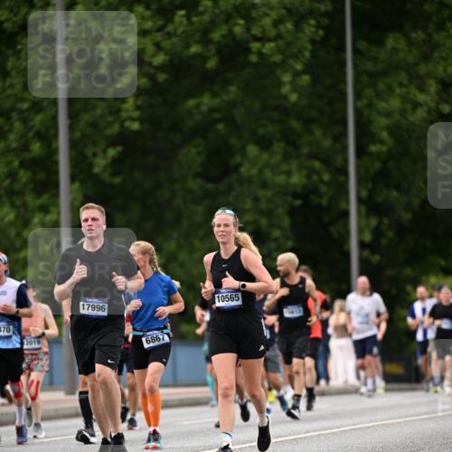 29.06.2025 - hella hamburg halbmarathon Dr. Thomas Lammeyer http://msf.ph/oto/8331769 29.06.2025 10:39:48 Kennedybrücke 2198, 2412, 2787, 3170, 3828, 3958, 4333, 4696, 4703, 4965, 5147, 6029, 6189, 6365, 6397, 6471, 6867, 8249, 8296, 8567, 9470, 9803, 9819, 10360, 10565, 10652, 11233, 11359 meine-sportfotos.de