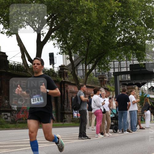 29.06.2025 - hella hamburg halbmarathon Yannick Fuchs http://msf.ph/oto/8331770 29.06.2025 10:51:44 20KM 1200, 1611, 2025, 2236, 2606, 2759, 2806, 2883, 2907, 3093, 3141, 3575, 4426, 4467, 4579, 4632, 4833, 5391, 6281, 6302, 6531, 6595, 6892, 7138, 7833, 9450, 9485, 10599, 12144, 13465, 14571, 15217, 15229, 16517, 17415, 17455, 17543, 18068, 18501, 18508, 18762, 18891 meine-sportfotos.de