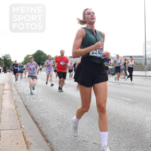 29.06.2025 - hella hamburg halbmarathon Lena Gebhardt http://msf.ph/oto/8331774 29.06.2025 10:37:57 Lombardsbrücke 7696, 11087, 9247, 15418, 551, 1196, 1394, 1475, 1578, 1742, 1799, 1901, 1966, 1985, 2199, 2640, 2786, 2853, 3230, 3242, 3246, 3633, 3716, 3880, 4414, 4921, 5139, 5186, 5300, 5522, 5713, 5875, 6199, 6243, 6362, 6697, 6821, 6930, 6955, 7118, 7124, 7165, 7244, 7321, 7350, 7552, 7629, 7696, 7914, 8985, 9247, 9288, 9895, 10159, 10506, 10836, 11087, 11543, 12123, 12254, 12472, 12824, 16680, 17798 meine-sportfotos.de