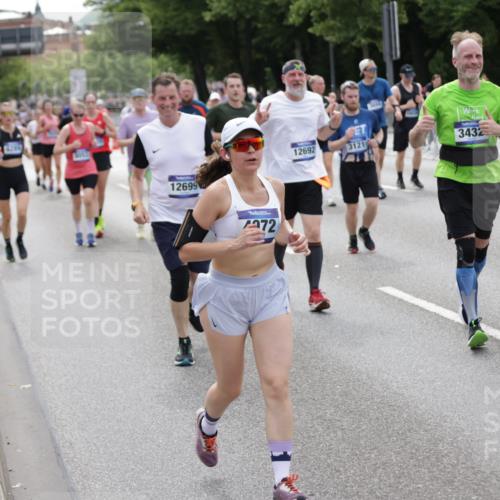 29.06.2025 - hella hamburg halbmarathon Jannik Wohlers http://msf.ph/oto/8331819 29.06.2025 10:40:21 Lombardsbrücke 1075, 1323, 2042, 2173, 2206, 2299, 2858, 3121, 3306, 3432, 3694, 4044, 4411, 4530, 4612, 4775, 4906, 4972, 5753, 6098, 6163, 6280, 6289, 7293, 7956, 8053, 8054, 8378, 8429, 8430, 8739, 9009, 9237, 9437, 9946, 10166, 10920, 10940, 11053, 11513, 11514, 11686, 12191, 12610, 12692, 12699, 13145, 13773, 15154, 15905, 16028, 16085, 16449, 16450, 17267, 17959, 19087, 19168 meine-sportfotos.de