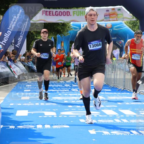 29.06.2025 - hella hamburg halbmarathon Strokosch-Dieckow http://msf.ph/oto/8331838 29.06.2025 10:34:06 Ziel 7884, 7901, 9345, 9376, 11019, 11202, 11227, 13066, 13493, 13494, 14448, 15268, 16724, 17751, 17877, 18906 meine-sportfotos.de