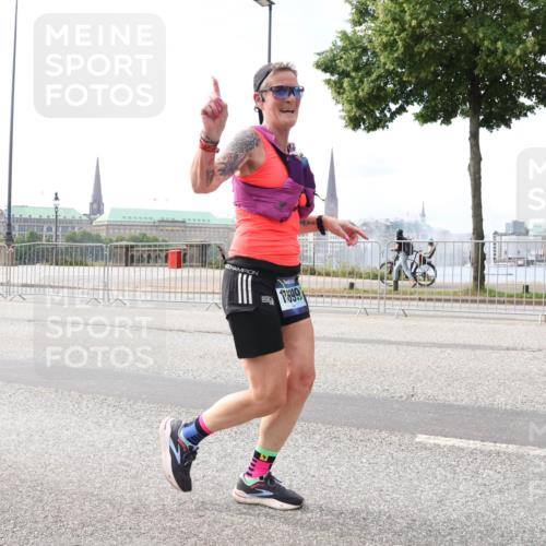 29.06.2025 - hella hamburg halbmarathon Lena Gebhardt http://msf.ph/oto/8331844 29.06.2025 10:13:10 Lombardsbrücke 17699, 1007, 1020, 1051, 1747, 1851, 1859, 1939, 2531, 2891, 2942, 2961, 3218, 3360, 3728, 3729, 4187, 4532, 6207, 6489, 7346, 7460, 7873, 7907, 8398, 8405, 8913, 8917, 9141, 9527, 10067, 10402, 11025, 11720, 12492, 14404, 14869, 15012, 15531, 15922, 16030, 16255, 16323, 16437, 16826, 16911, 17061, 17474, 17699, 17988, 17994, 18048, 18222, 18320, 18530, 18732 meine-sportfotos.de