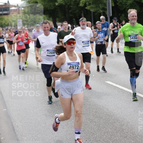 29.06.2025 - hella hamburg halbmarathon Jannik Wohlers http://msf.ph/oto/8331846 29.06.2025 10:40:21 Lombardsbrücke 1075, 1323, 2042, 2173, 2206, 2299, 2858, 3121, 3306, 3432, 3694, 4044, 4411, 4530, 4612, 4775, 4906, 4972, 5753, 6098, 6163, 6280, 6289, 7293, 7956, 8053, 8054, 8378, 8429, 8430, 8739, 9009, 9237, 9437, 9946, 10166, 10920, 10940, 11053, 11513, 11514, 11686, 12191, 12610, 12692, 12699, 13145, 13773, 15154, 15905, 16028, 16085, 16449, 16450, 17267, 17959, 19087, 19168 meine-sportfotos.de