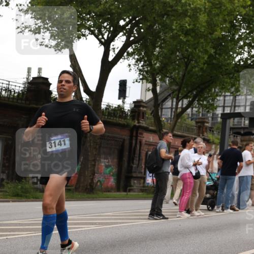 29.06.2025 - hella hamburg halbmarathon Yannick Fuchs http://msf.ph/oto/8331893 29.06.2025 10:51:44 20KM 1200, 1611, 2025, 2236, 2606, 2759, 2806, 2883, 2907, 3093, 3141, 3575, 4426, 4467, 4579, 4632, 4833, 5391, 6281, 6302, 6531, 6595, 6892, 7138, 7833, 9450, 9485, 10599, 12144, 13465, 14571, 15217, 15229, 16517, 17415, 17455, 17543, 18068, 18501, 18508, 18762, 18891 meine-sportfotos.de