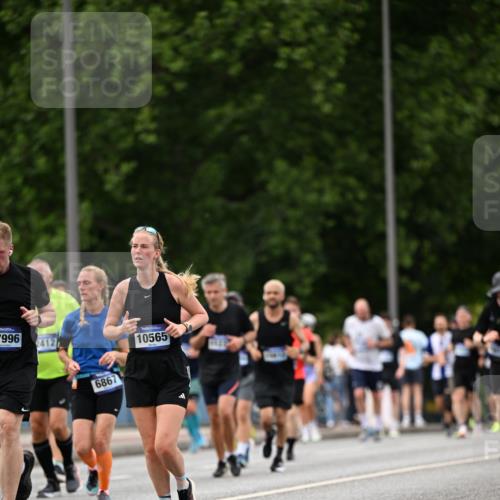 29.06.2025 - hella hamburg halbmarathon Dr. Thomas Lammeyer http://msf.ph/oto/8331898 29.06.2025 10:39:49 Kennedybrücke 2198, 2412, 2787, 2827, 3170, 3828, 3958, 4333, 4696, 4703, 4965, 5147, 6029, 6189, 6365, 6397, 6471, 6867, 8249, 8296, 8567, 9470, 9803, 9819, 10360, 10565, 10652, 11233, 11359 meine-sportfotos.de