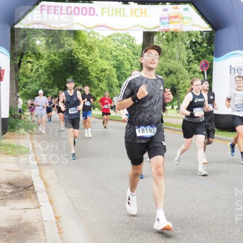 29.06.2025 - hella hamburg halbmarathon MichiJ http://msf.ph/oto/8331907 29.06.2025 10:38:16 Zwischen KM18-KM19 2207, 6795, 7312, 7952, 8117, 8313, 9869, 12527, 12624, 13701, 13799, 14125, 14361, 14562, 17179, 18182, 18657, 18658, 19040, 19053 meine-sportfotos.de