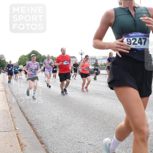 29.06.2025 - hella hamburg halbmarathon Lena Gebhardt http://msf.ph/oto/8331940 29.06.2025 10:37:57 Lombardsbrücke 7696, 11087, 3246, 9247, 1196, 1394, 1475, 1578, 1742, 1799, 1901, 1966, 1985, 2199, 2640, 2786, 2853, 3230, 3242, 3246, 3633, 3716, 3880, 4414, 4921, 5139, 5186, 5300, 5522, 5713, 5875, 6199, 6243, 6362, 6697, 6821, 6930, 6955, 7118, 7124, 7165, 7244, 7321, 7350, 7552, 7629, 7696, 7914, 8985, 9247, 9288, 9895, 10159, 10506, 10836, 11087, 11543, 12123, 12254, 12472, 12824, 16680, 17798 meine-sportfotos.de
