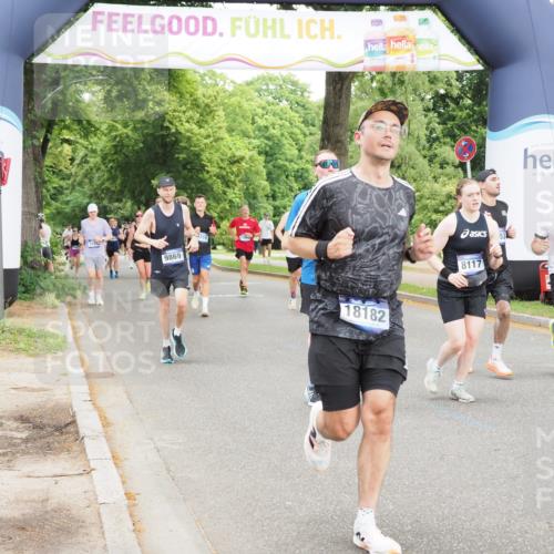 29.06.2025 - hella hamburg halbmarathon MichiJ http://msf.ph/oto/8331950 29.06.2025 10:38:16 Zwischen KM18-KM19 2207, 6795, 7312, 7952, 8117, 8313, 9869, 12527, 12624, 13701, 13799, 14125, 14361, 14562, 17179, 18182, 18657, 18658, 19040, 19053 meine-sportfotos.de