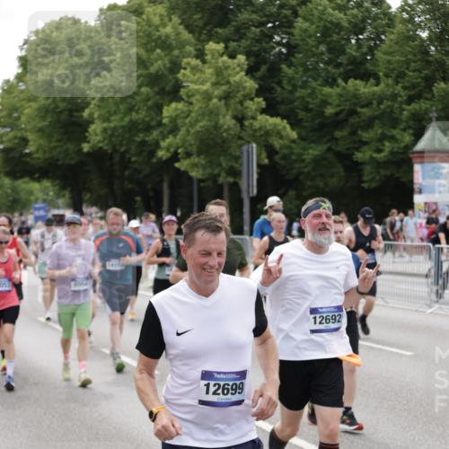 29.06.2025 - hella hamburg halbmarathon Jannik Wohlers http://msf.ph/oto/8331951 29.06.2025 10:40:23 Lombardsbrücke 1075, 1323, 2042, 2173, 2206, 2299, 2858, 3121, 3306, 3432, 3694, 4044, 4411, 4530, 4612, 4774, 4775, 4972, 5753, 6098, 6163, 6289, 7293, 7956, 8053, 8054, 8429, 8430, 9009, 9237, 9437, 9946, 10166, 10920, 10940, 11053, 11513, 11514, 11686, 12191, 12610, 12692, 12699, 13145, 13773, 15154, 15905, 16028, 16297, 16449, 16450, 17267, 19087, 19168 meine-sportfotos.de