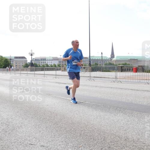 29.06.2025 - hella hamburg halbmarathon Lena Gebhardt http://msf.ph/oto/8331973 29.06.2025 10:13:11 Lombardsbrücke 18732, 1804, 1007, 1020, 1051, 1747, 1851, 1859, 1939, 2531, 2891, 2942, 2961, 3218, 3360, 3728, 3729, 4187, 4532, 6207, 6489, 7346, 7460, 7873, 7907, 8398, 8405, 8913, 8917, 9141, 9527, 9612, 10067, 10402, 11025, 11720, 12492, 13331, 14404, 15012, 15531, 15922, 16030, 16255, 16323, 16437, 17061, 17474, 17699, 17988, 17994, 18048, 18222, 18320, 18530, 18732 meine-sportfotos.de