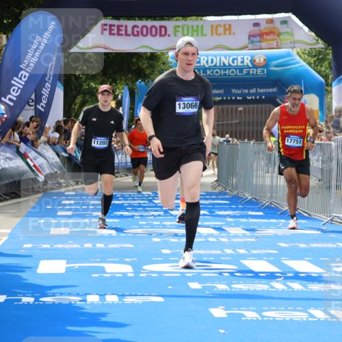 29.06.2025 - hella hamburg halbmarathon Strokosch-Dieckow http://msf.ph/oto/8331990 29.06.2025 10:34:06 Ziel 7884, 7901, 9345, 9376, 11019, 11202, 11227, 13066, 13493, 13494, 14448, 15268, 16724, 17751, 17877, 18906 meine-sportfotos.de