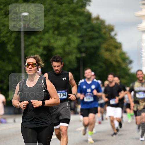 29.06.2025 - hella hamburg halbmarathon Dr. Thomas Lammeyer http://msf.ph/oto/8332003 29.06.2025 10:17:43 Kennedybrücke 1194, 1747, 1939, 2055, 2359, 2721, 2891, 2904, 2987, 4001, 4032, 4795, 4962, 5232, 5631, 5719, 6207, 7460, 7462, 7913, 8673, 9612, 9631, 9886, 10442, 10443 meine-sportfotos.de