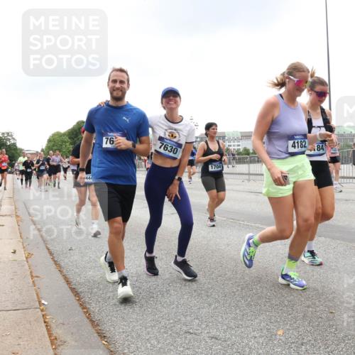 29.06.2025 - hella hamburg halbmarathon Lena Gebhardt http://msf.ph/oto/8332007 29.06.2025 10:47:33 Lombardsbrücke 444, 76, 4182, 84, 7630, 1704, 1045, 1185, 1246, 1434, 1463, 1523, 1607, 1618, 1639, 1704, 1926, 2148, 2407, 2491, 2537, 2555, 2704, 2790, 2882, 2994, 3339, 4037, 4184, 4325, 4423, 4483, 4806, 4895, 4974, 4975, 5621, 5622, 5895, 6255, 6256, 6879, 6995, 7403, 7430, 7431, 7630, 7631, 7970, 8105, 8131, 8270, 8550, 8706, 8915, 8953, 9018, 9687, 10658, 10991, 11351, 11458, 11730, 11738, 11802, 11909, 12431 meine-sportfotos.de