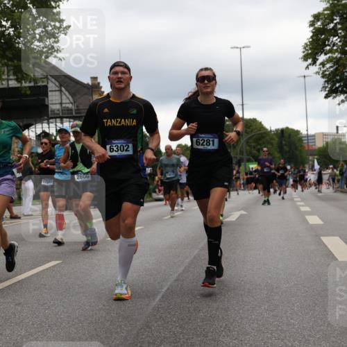 29.06.2025 - hella hamburg halbmarathon Yannick Fuchs http://msf.ph/oto/8332030 29.06.2025 10:51:46 20KM 1611, 2025, 2236, 2606, 2759, 2806, 2883, 2907, 3093, 3141, 3575, 4426, 4467, 4579, 4632, 4833, 5391, 6281, 6302, 6531, 6595, 7138, 7833, 9450, 9485, 10599, 11645, 13465, 14571, 15217, 15229, 16517, 17415, 17455, 17543, 18068, 18501, 18508, 18587, 18762, 18891 meine-sportfotos.de