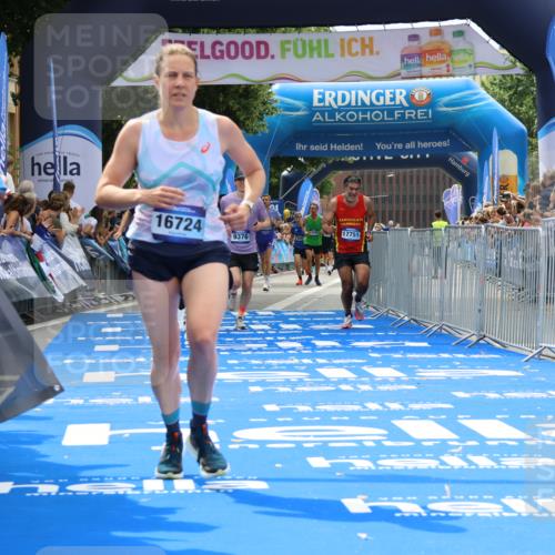 29.06.2025 - hella hamburg halbmarathon Strokosch-Dieckow http://msf.ph/oto/8332062 29.06.2025 10:34:04 Ziel 7884, 9345, 9376, 9519, 11019, 11202, 11227, 13066, 13493, 13494, 14448, 15268, 16724, 17751, 17877 meine-sportfotos.de