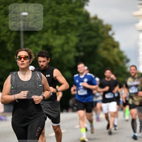 29.06.2025 - hella hamburg halbmarathon Dr. Thomas Lammeyer http://msf.ph/oto/8332081 29.06.2025 10:17:43 Kennedybrücke 1194, 1747, 1939, 2055, 2359, 2721, 2891, 2904, 2987, 4001, 4032, 4795, 4962, 5232, 5631, 5719, 6207, 7460, 7462, 7913, 8673, 9612, 9631, 9886, 10442, 10443 meine-sportfotos.de