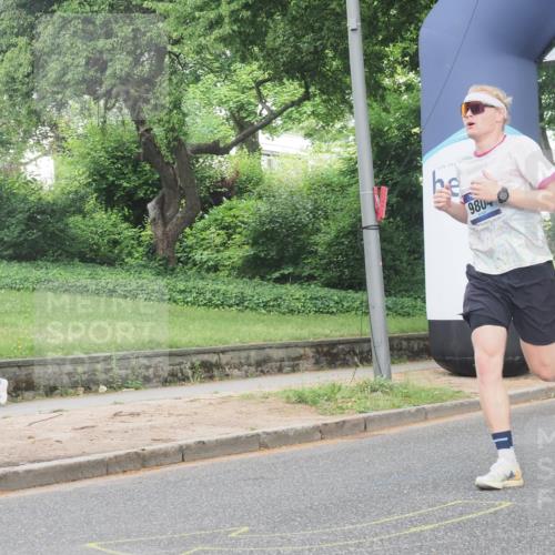 29.06.2025 - hella hamburg halbmarathon KatJ http://msf.ph/oto/8332099 29.06.2025 10:17:28 Zwischen KM18-KM19 2203 meine-sportfotos.de