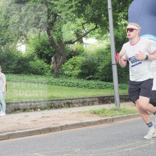 29.06.2025 - hella hamburg halbmarathon KatJ http://msf.ph/oto/8332126 29.06.2025 10:17:28 Zwischen KM18-KM19 2203 meine-sportfotos.de