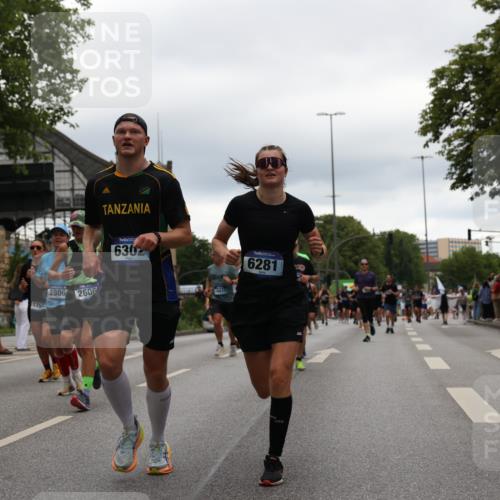 29.06.2025 - hella hamburg halbmarathon Yannick Fuchs http://msf.ph/oto/8332137 29.06.2025 10:51:46 20KM 1611, 2025, 2236, 2606, 2759, 2806, 2883, 2907, 3093, 3141, 3575, 4426, 4467, 4579, 4632, 4833, 5391, 6281, 6302, 6531, 6595, 7138, 7833, 9450, 9485, 10599, 11645, 13465, 14571, 15217, 15229, 16517, 17415, 17455, 17543, 18068, 18501, 18508, 18587, 18762, 18891 meine-sportfotos.de