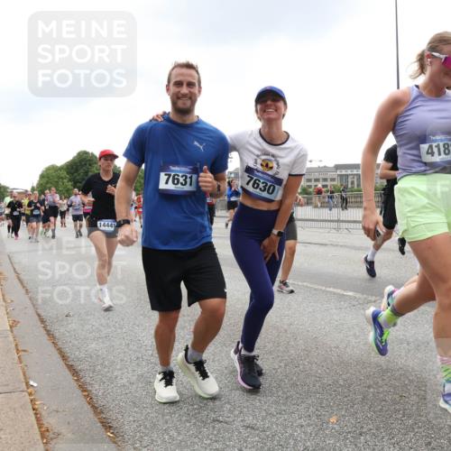 29.06.2025 - hella hamburg halbmarathon Lena Gebhardt http://msf.ph/oto/8332142 29.06.2025 10:47:33 Lombardsbrücke 14441, 7631, 7630, 4182, 18, 1045, 1185, 1246, 1434, 1463, 1523, 1607, 1618, 1639, 1704, 1926, 2148, 2407, 2491, 2537, 2555, 2704, 2790, 2882, 2994, 3339, 4037, 4184, 4325, 4423, 4483, 4806, 4895, 4974, 4975, 5621, 5622, 5895, 6255, 6256, 6879, 6995, 7403, 7430, 7431, 7630, 7631, 7970, 8105, 8131, 8270, 8550, 8706, 8915, 8953, 9018, 9687, 10658, 10991, 11351, 11458, 11730, 11738, 11802, 11909, 12431 meine-sportfotos.de