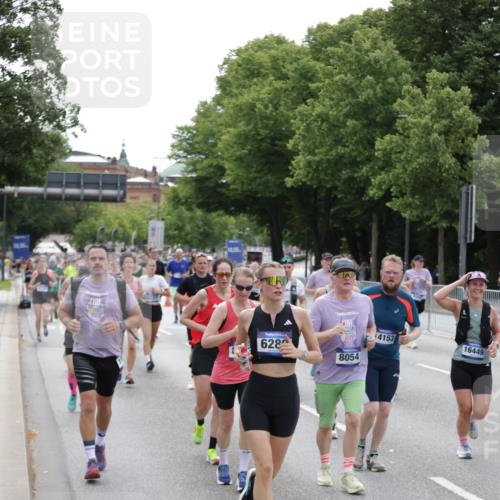 29.06.2025 - hella hamburg halbmarathon Jannik Wohlers http://msf.ph/oto/8332147 29.06.2025 10:40:24 Lombardsbrücke 1075, 1323, 2042, 2173, 2206, 2299, 2858, 3121, 3306, 3432, 3694, 4044, 4411, 4530, 4612, 4774, 4775, 4972, 5753, 6098, 6163, 6289, 7293, 7956, 8053, 8054, 8429, 8430, 9009, 9237, 9437, 9946, 10166, 10920, 10940, 11053, 11513, 11514, 11686, 12191, 12610, 12692, 12699, 13145, 13773, 15154, 15905, 16028, 16297, 16449, 16450, 17267, 19087, 19168 meine-sportfotos.de