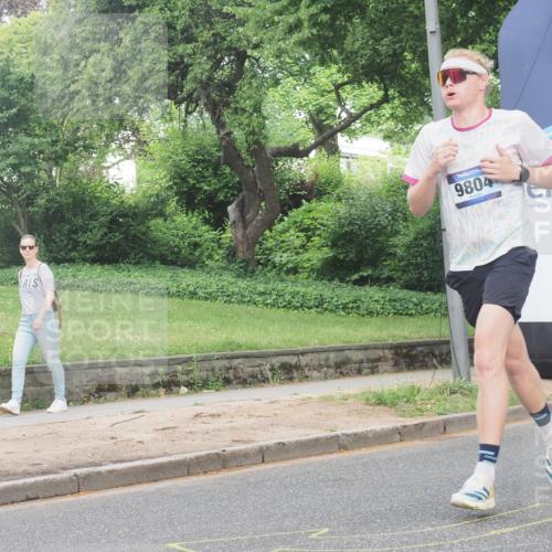 29.06.2025 - hella hamburg halbmarathon KatJ http://msf.ph/oto/8332154 29.06.2025 10:17:29 Zwischen KM18-KM19 1577 meine-sportfotos.de