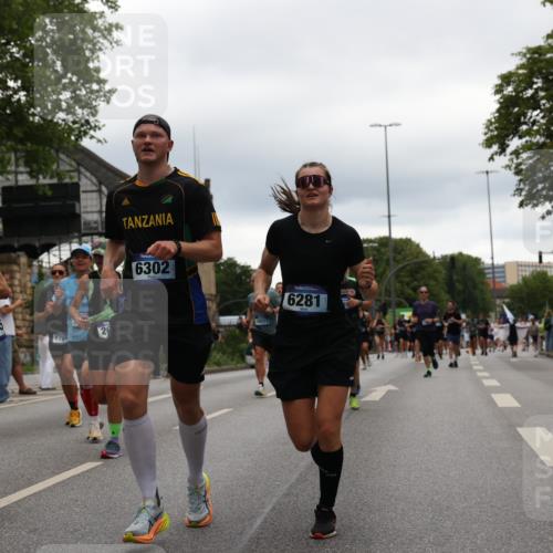 29.06.2025 - hella hamburg halbmarathon Yannick Fuchs http://msf.ph/oto/8332159 29.06.2025 10:51:46 20KM 1611, 2025, 2236, 2606, 2759, 2806, 2883, 2907, 3093, 3141, 3575, 4426, 4467, 4579, 4632, 4833, 5391, 6281, 6302, 6531, 6595, 7138, 7833, 9450, 9485, 10599, 11645, 13465, 14571, 15217, 15229, 16517, 17415, 17455, 17543, 18068, 18501, 18508, 18587, 18762, 18891 meine-sportfotos.de
