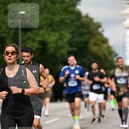 29.06.2025 - hella hamburg halbmarathon Dr. Thomas Lammeyer http://msf.ph/oto/8332167 29.06.2025 10:17:43 Kennedybrücke 1194, 1747, 1939, 2055, 2359, 2721, 2891, 2904, 2987, 4001, 4032, 4795, 4962, 5232, 5631, 5719, 6207, 7460, 7462, 7913, 8673, 9612, 9631, 9886, 10442, 10443 meine-sportfotos.de