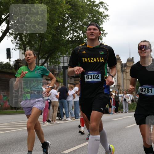 29.06.2025 - hella hamburg halbmarathon Yannick Fuchs http://msf.ph/oto/8332229 29.06.2025 10:51:46 20KM 1611, 2025, 2236, 2606, 2759, 2806, 2883, 2907, 3093, 3141, 3575, 4426, 4467, 4579, 4632, 4833, 5391, 6281, 6302, 6531, 6595, 7138, 7833, 9450, 9485, 10599, 11645, 13465, 14571, 15217, 15229, 16517, 17415, 17455, 17543, 18068, 18501, 18508, 18587, 18762, 18891 meine-sportfotos.de
