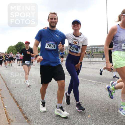29.06.2025 - hella hamburg halbmarathon Lena Gebhardt http://msf.ph/oto/8332327 29.06.2025 10:47:33 Lombardsbrücke 14441, 4182, 7631, 7630, 1045, 1185, 1246, 1434, 1463, 1523, 1607, 1618, 1639, 1704, 1926, 2148, 2407, 2491, 2537, 2555, 2704, 2790, 2882, 2994, 3339, 4037, 4184, 4325, 4423, 4483, 4806, 4895, 4974, 4975, 5621, 5622, 5895, 6255, 6256, 6879, 6995, 7403, 7430, 7431, 7630, 7631, 7970, 8105, 8131, 8270, 8550, 8706, 8915, 8953, 9018, 9687, 10658, 10991, 11351, 11458, 11730, 11738, 11802, 11909, 12431 meine-sportfotos.de