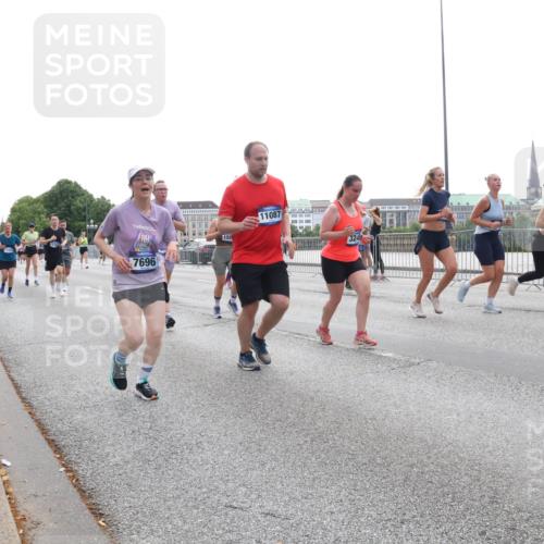29.06.2025 - hella hamburg halbmarathon Lena Gebhardt http://msf.ph/oto/8332364 29.06.2025 10:37:58 Lombardsbrücke 6362, 150, 7696, 11087, 324, 1196, 1394, 1475, 1578, 1742, 1799, 1901, 1966, 1985, 2199, 2640, 2786, 2853, 3230, 3242, 3246, 3633, 3716, 3880, 4414, 4921, 5139, 5300, 5522, 5713, 5875, 6199, 6200, 6243, 6362, 6697, 6821, 6930, 6955, 7118, 7124, 7165, 7244, 7321, 7350, 7552, 7629, 7696, 7914, 8985, 9247, 9288, 9895, 10159, 10506, 10836, 11087, 11543, 12123, 12254, 12472, 12824, 16680, 17798 meine-sportfotos.de