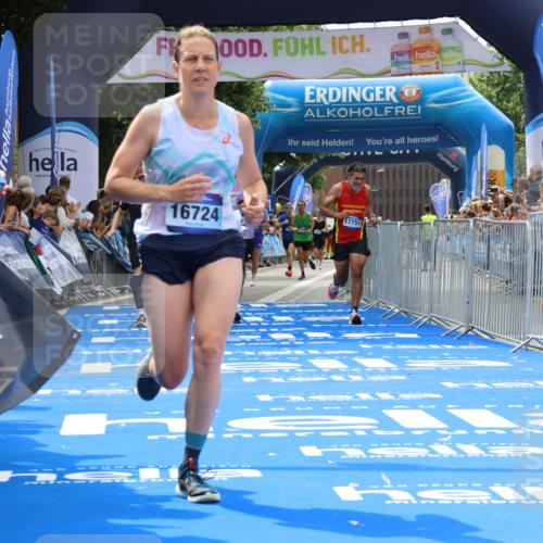 29.06.2025 - hella hamburg halbmarathon Strokosch-Dieckow http://msf.ph/oto/8332389 29.06.2025 10:34:04 Ziel 7884, 9345, 9376, 9519, 11019, 11202, 11227, 13066, 13493, 13494, 14448, 15268, 16724, 17751, 17877 meine-sportfotos.de