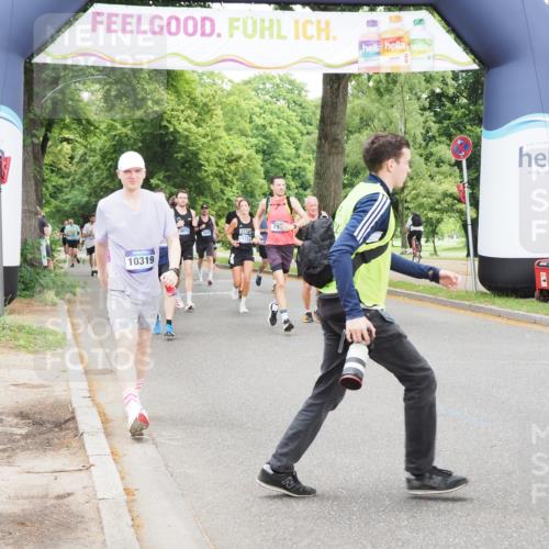 29.06.2025 - hella hamburg halbmarathon MichiJ http://msf.ph/oto/8332444 29.06.2025 10:38:22 Zwischen KM18-KM19 2718, 3654, 5894, 7932, 8117, 8261, 8313, 9869, 10319, 10868, 11733, 13015, 13701, 14562, 15395, 17179, 18811, 19040, 19053 meine-sportfotos.de